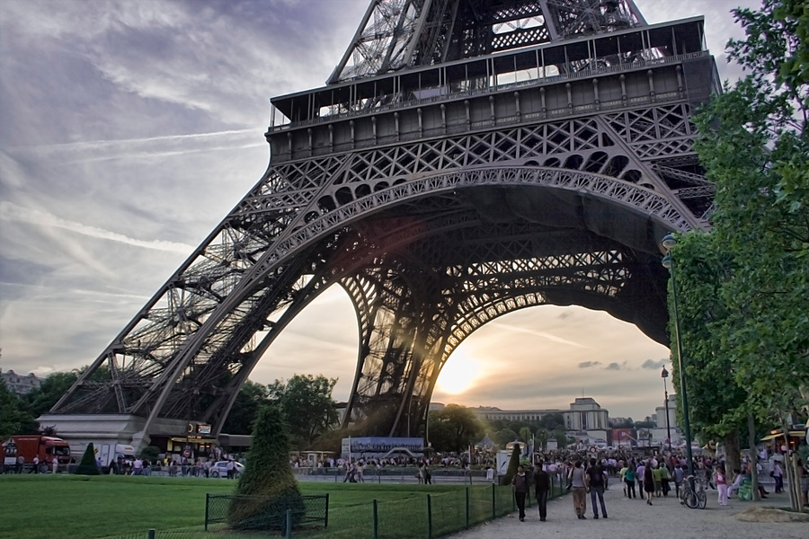 La Torre Eiffel continúa cerrada un día más